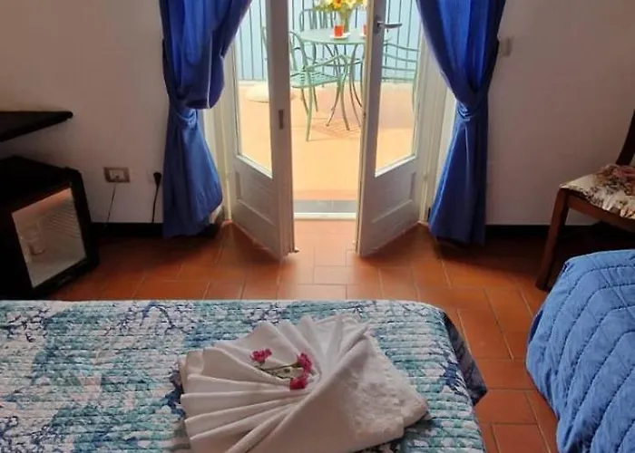 La Giada Del Mesco Отель Леванто